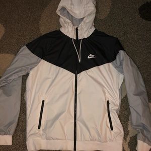 Nike windbreaker windrunner men’s L